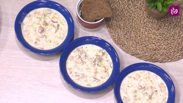 شوربة الدجاج والفطر الكريمية