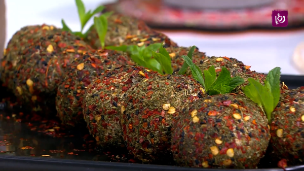 لبنة مدعبلة بدبس الفليفلة