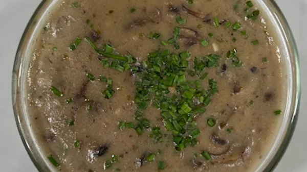 شوربة الفطر والدجاج بالكريمة