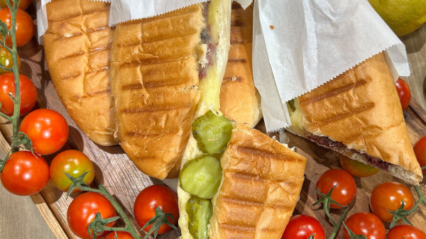 ساندويشات سجق مفروم