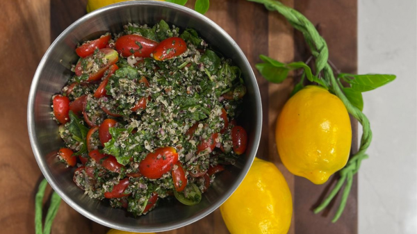 سلطة سبانخ بالكينوا