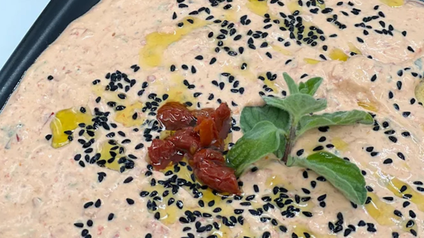 تغميسة جبنة الفيتا والفلفل المشوي