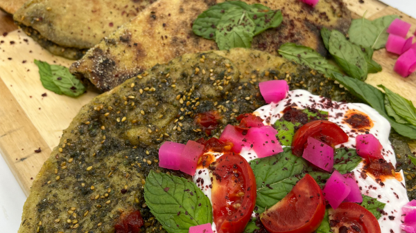 سندويشة منقوشة زعتر بالمقلاي