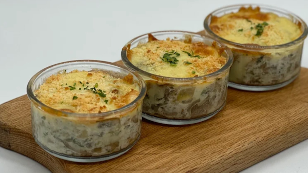 مطبق الباذنجان باللحم والجبنة