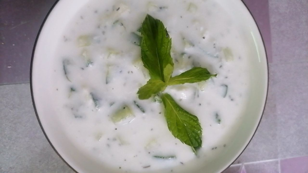 سلطة خيار بلبن سلطة خيار بلبن