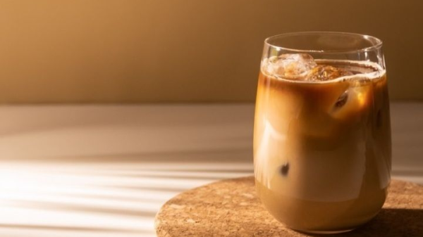 آيس كوفي بالقهوة سريعة الذوبان آيس كوفي بالقهوة سريعة الذوبان