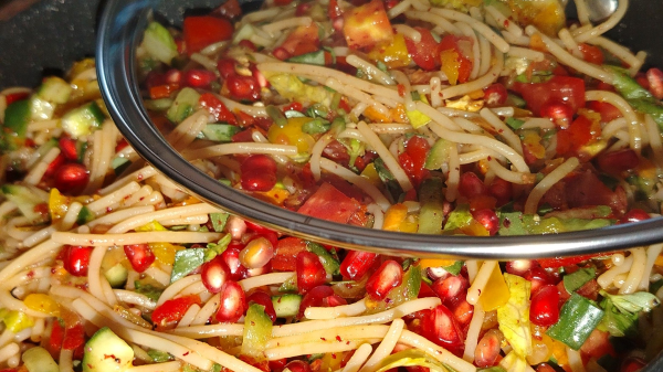 سلطة المعكرونة( بالخضار) 🍝♥️ سلطة المعكرونة( بالخضار) 🍝♥️