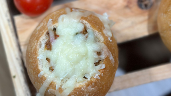 خبز بحشوة الدجاج و الجبن خبز بحشوة الدجاج و الجبن