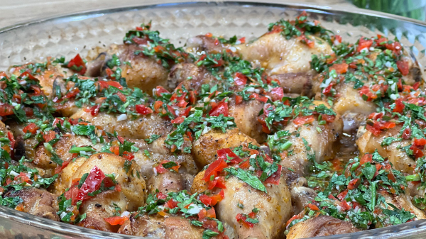 الدجاج المشوي بالصلصة الخضراء الحاره الدجاج المشوي بالصلصة الخضراء الحاره