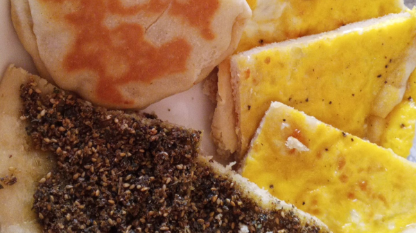 منقوشة الزعتر والبيض منقوشة الزعتر والبيض