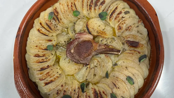 صينية لحم كاستاليتا بالبطاطا صينية لحم كاستاليتا بالبطاطا