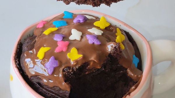 كيكة شوكولاته جاهزة بدقيقة بالمايكرويف كيكة شوكولاته جاهزة بدقيقة بالمايكرويف