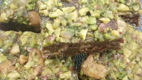 التمر ب مكسرات التمر ب مكسرات