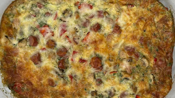 عجة الهوت دوغ مع الفطر والبصل عجة الهوت دوغ مع الفطر والبصل