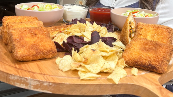 توست مقرمش بحشوة الدجاج توست مقرمش بحشوة الدجاج