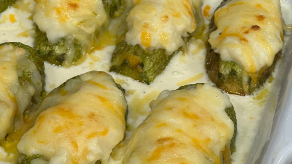 قوارب الكوسا بحشوة الدجاج والمشروم قوارب الكوسا بحشوة الدجاج والمشروم