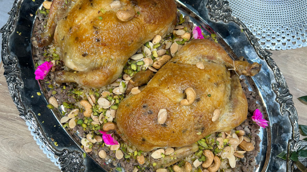 دجاج محشي بالأرز والمشروم دجاج محشي بالأرز والمشروم