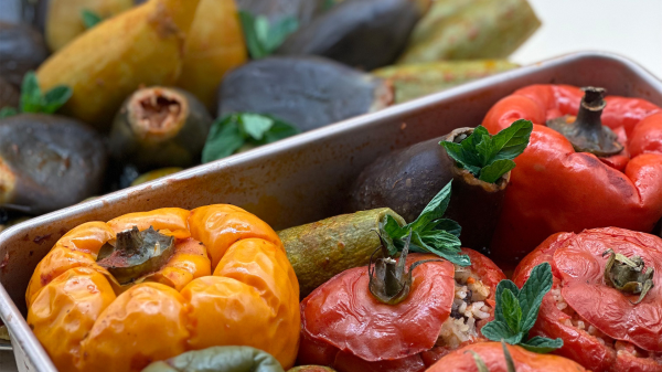 محاشي مع صلصة البندورة محاشي مع صلصة البندورة